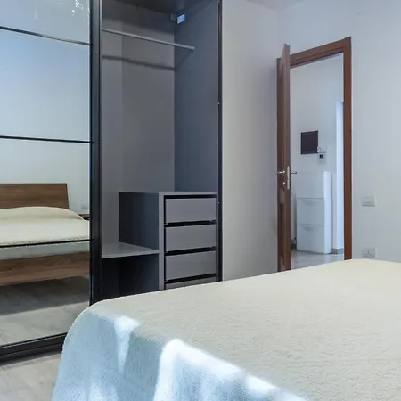 Guesthost - I Mandorli Between Sea & Center Apartment Quartu SantʼElena