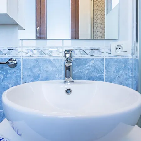 Apartment Guesthost - I Mandorli Between Sea & Center Quartu SantʼElena